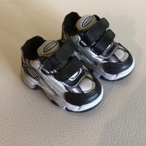 Teddy’s choice size 2 baby sneakers